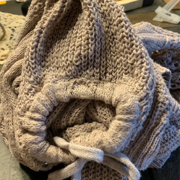 Express Sweater - Picture 6 of 6